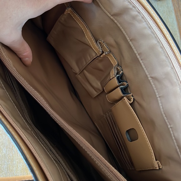 Lodi’s Tan Leather Laptop Bag - Picture 6 of 9
